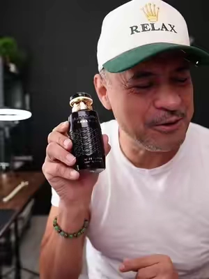 Replying to @Richard Embarouge Kama Noir EDP 100ml unisex. Notas cálidas de ámbar, vainilla cremosa y dulzor gourmand. Aroma lujoso, sensual y duradero 6-7 horas en piel + trail en ropa al día siguiente. Frasco premium negro con vibe luxury para noches especiales o uso diario. #KamaNoir #PerfumeUnisex #AromaVainilla #TikTokShop #FraganciaDuradera 