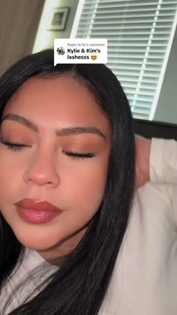 Replying to @liz yes queen it’s giving Kim lashes!!! Thank you! #spiderlashes #lashclusters 
