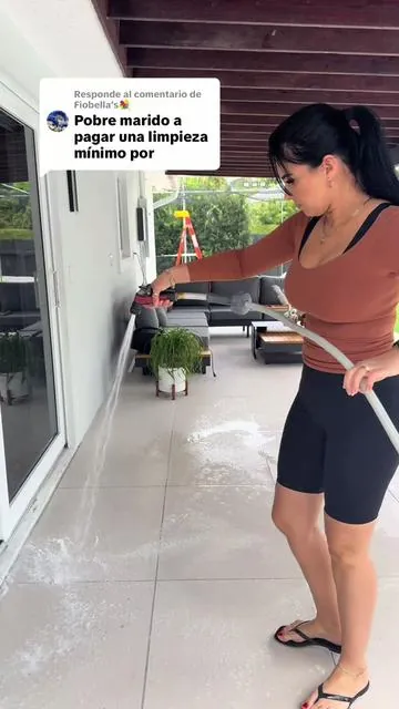 Respuesta a @Fiobella’s💐 Heavy-Duty Floor Squeegee 2 in. El mejor aragan que puedas comprar!! Limpian con inteligencia #floorsqueegee #limpiezahogar #facilitatutrabajo #casa #limpia 