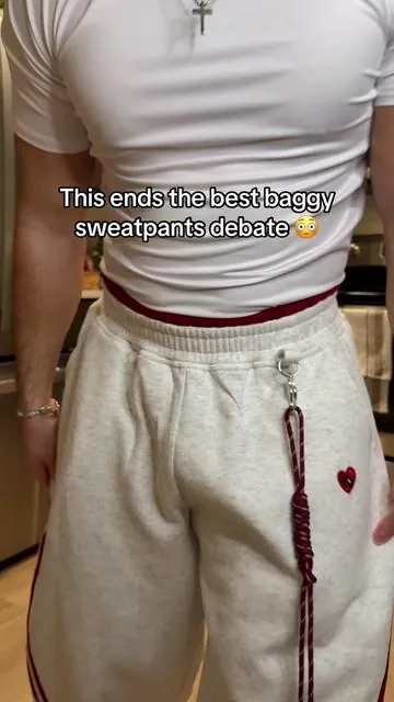 Aelfric Eden baggy sweatpants are unmatched #AelfricEden #BaggySweatpants #StreetwearFinds #TikTokShopFinds #oversizedfit 