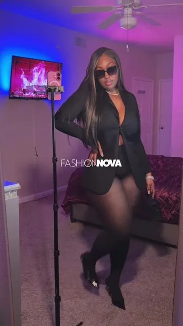 Yk it’s tea when dem two fingers touchin 🤏🏾 #fashionnova 