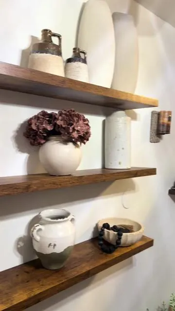 #floatingshelves #walldecor #storagesolutions 