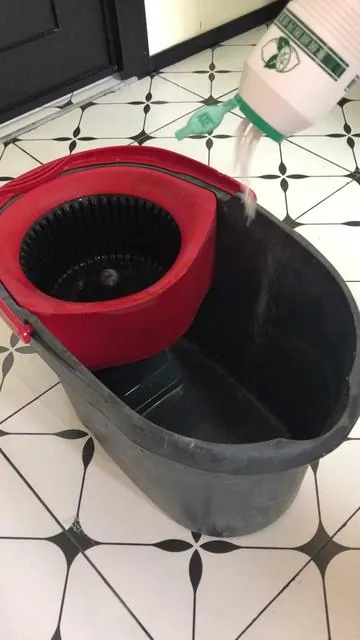 #cleantok #scrubbing #ocedarmop #mophead #lovemyhome 