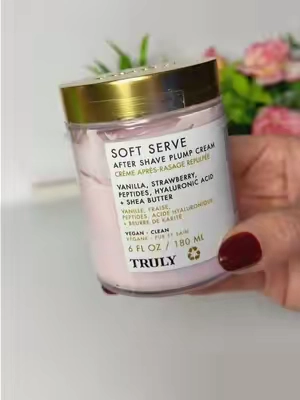Hidrata💧   Suaviza✨ trata la irritación y vellos encarnados que quedan después de la depilación es muy buena y su olor es agradable a fresa 🍓 con vainilla #truly #trulyaftershave #aftershave #depilacion 