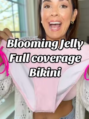 Finally a bikini with full coverage bottoms that’s not high waisted!! @BloomingJelly_Official #bikini #fullcoveragebikini #swimsuits #bathingsuits 