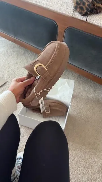 These are soooo cute & warm!!🥰 #cushionaire #clogs #clogshoes #wintershoes #warmshoes 