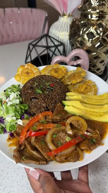 Come make congrí and bistec with me using my new cookware set 🥰  This year I’m being intentional about cooking at home more, and it’s been so therapeutic & nothing beats cooking with love for the people you care about 🤍 #cookwithme #cookwareset #cubanfood #dinnerideas #congri #foodtiktok #tiktokshopfinds #spanishfood #cookdinnerwithme #foodinspo 