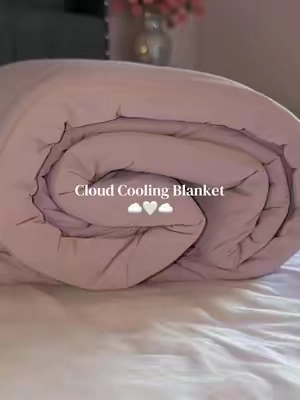 Sleeping on cold clouds ☁️☁️

##CoolingBlanket##HotSleeper##Bedding##MellowSleep##blanket