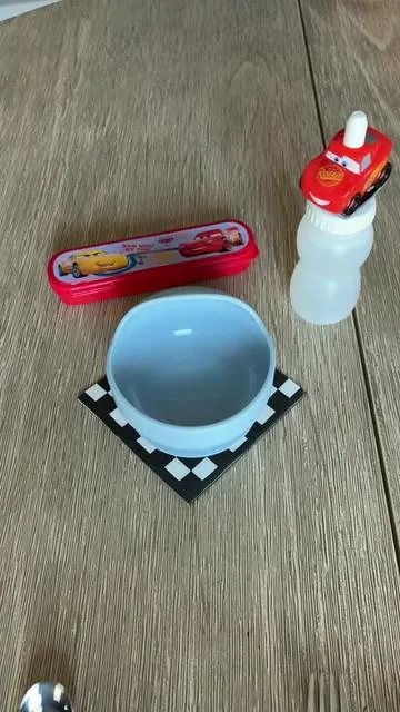 This Lightning McQueen utensil set is SOO CUTEE and my toddler lovessssss it ⚡️🏁 #lightningmcqueen #utensils #toddlereats #kachow #toddlersilverware 