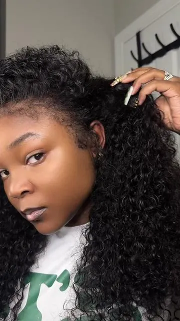 This wig looks soooo natural.. I love it! 🤍 @hermosahair @hermosahairstore 22” 4c edges curly 360 wig!  #360wig #gluelesswig #4chair #hermosahair #tiktokshop 