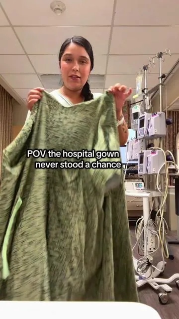 Felt so confident and beautiful! Received  many compliments from staff on how cute my gown was.
Glad I planned this pregnancy differently❤️🫂👏🏻
@Ekouaer 
#laboranddelivery #hospitalbag #postpartum #pregnant #birth 
