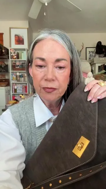 The highest quality vegan leather I’ve ever seen, so nice it had me fooled  #veganleather #clutchbag #bag #designerbag #tiktokshopcreatorpicks 