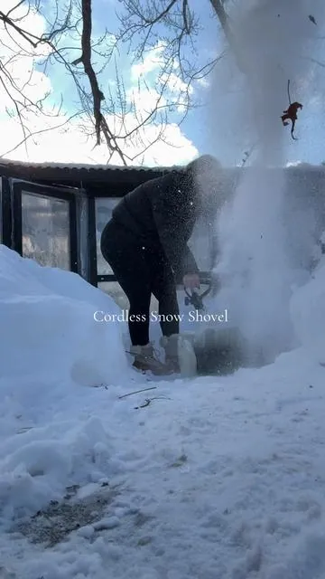 This sale isn’t anywhere else. #cordlesssnowshovel #snowblower #snowremoval 