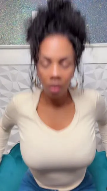 @Ashimaryhairwigs is one of my favorite wig companies because they never disappoint. I love a unit I can throw up in a high bun and this 360 invisi-strap does the trick every time! @Ashimary Hair Beauty #ashimaryhair #ashimary #360wigwithdrawstring 