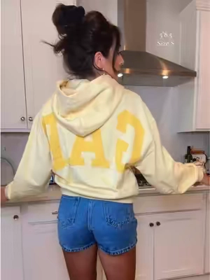 This might be the best one yet😁😍  #gap #gaphoodie #hoodie #croppedhoodie #comfyoutfit 