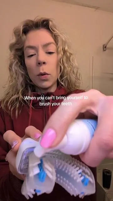 If brushing for 2 minutes feels like torture, this 30-second sonic toothbrush cleans all your teeth at once. #autobrush #toothbrush #timesaver #oralcare #creatorsearchinsights @autobrush 