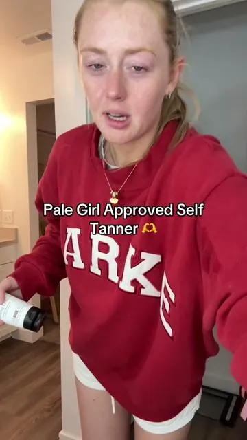 Get a natural, streak-free glow with this easy at-home self tanner. Perfect for fair and pale skin, this buildable self tanning formula gives you a bronzed look without turning orange. #selftanner #faketan #tanning 