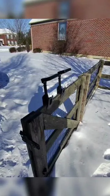 FREE SHIPPING! RUN! No wires, no tools, no hassle. These solar motion clip-on lights charge during the day and light up automatically when motion is detected—perfect for fences, garages, patios, or anywhere you need instant light. Clip them on and let the sun do the rest. #TikTokShop #SolarLights #OutdoorLighting #HomeImprovement #homesecurity 