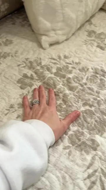 This color that you are seeing on my bed is the taupe color! @Linens & Hutch  #bedding #beddingset #quilts #luxurybedding #cozyhome 