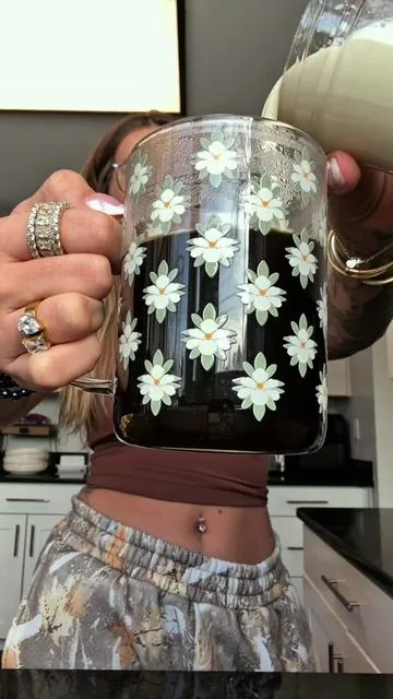 The white chocolate mocha is just unbelievable 🥵🤤 #protein #proteincoffee #coffee #tiktokshopcreatorpicks #tiktokshopfinds 