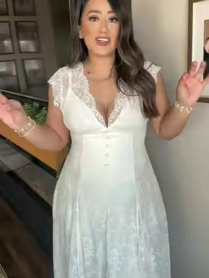 This dress is gorgeous 😍🤍 #dress #popilush #popilushdress #bride #bridetok 