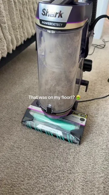 I’m sorry… I love my stick vacuum but it could neverrrrr 😮‍💨 #shark #sharkpowerdetect #sharkpowerdetectvacuum #petvacuum #sharkvacuum 