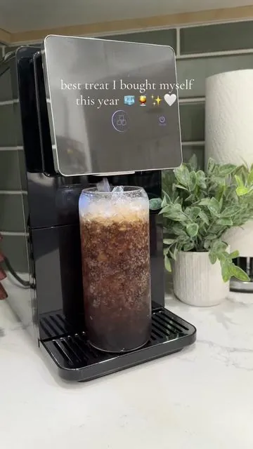 One of the best things I own is this nugget ice maker I finally treated myself to #fanfavoritedeals #icemaker #kitchengadgets #countertopicemaker #homefinds 