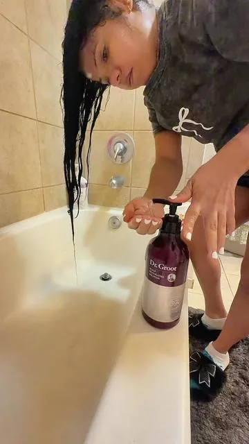 Shampoo fortalecedor Dr. Groot 💜 Ayuda a revitalizar el cuero cabelludo, fortalecer el cabello desde la raíz y aportar volumen visible. Ideal si notas caída, debilidad o falta de densidad. Úsalo a diario y transforma tu rutina capilar. #DrGroot #HairThickening #CabelloFuerte #CrecimientoCapilar #CuidadoDelCabello