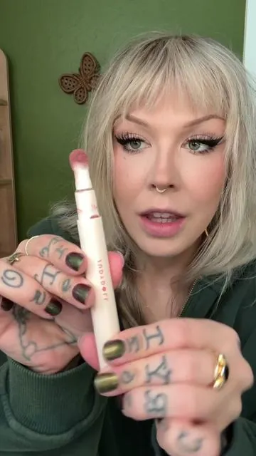 This formula is insane 🧸✨ @Judydoll_official 

#hydratinglip #mattelip #mattelipstick #lipstickswatch #lipsticktutorial 