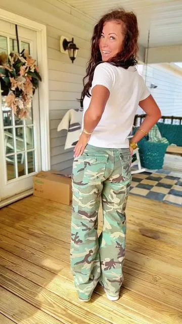 THAT STRETCH!!! 😍😍😍 #camo #camojeans #relaxedjeans #womensjeans #camopants 