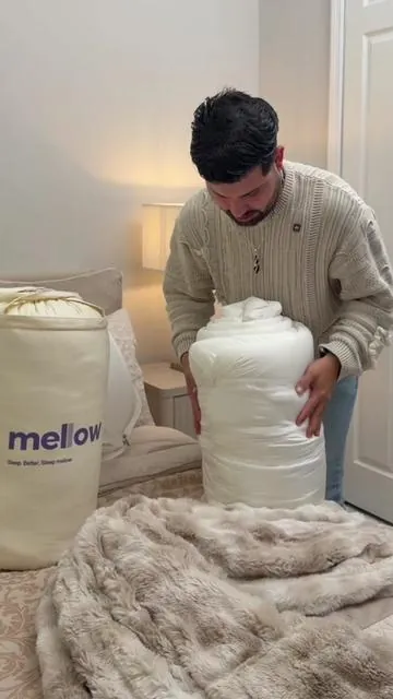 Attention Hot Sleepers !!! Este edredón llegó para enamorame y sin dudas uno de mis más deliciosos descubrimientos… ligero, suave, gentil al tacto…. Un mashmello para acompañar tu sueño!!  #mashmellow #mellow #mellowcomforter #softcomforter #smartliving @Mellow Sleep 