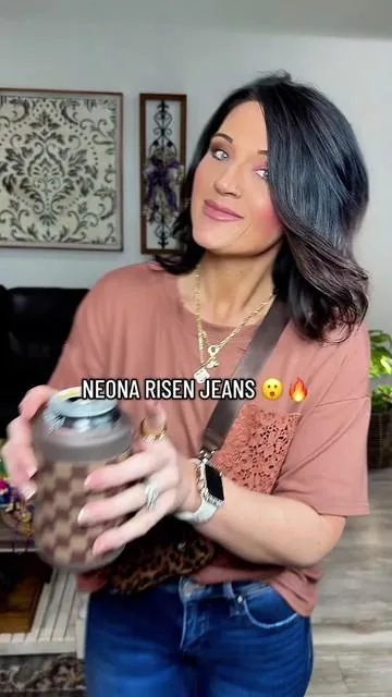 Neona Risen cropped jeans with soft stretchy denim and tummy control panel. Flattering mid rise waist. Cute frayed hem for an easy everyday fit. #tiktokshopcreatorpicks #tiktokshoprestock #casual #jeans #denim @Wild Oak Boutique 