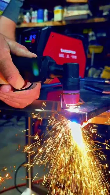 This ARCCAPTAIN CUT55 Prolux plasma cutter is a straight-up game changer 🔥 55 amps of non-touch pilot arc power, runs on 120V/240V, upgraded LED display, and even APP control. Perfect for grid cutting, rust removal, fab work, and garage builds. If you’re cutting steel at home, on the farm, or in the shop… this is the upgrade. #ArCaptain #PlasmaCutter #WeldingTools #tiktokshopstockup #tiktokshopcreatorpicks @ARCCAPTAIN @Arccaptain Official 