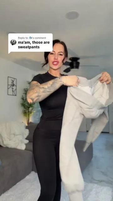 Replying to @🐟 I mean, I’m not even mad. I love that lol! 🤣🤣

##shouldershrug##casualsweater##fashionfinds##tiktokshopcreatorpicks##shrugs