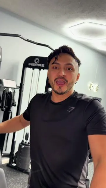 Este banco para el gimnasio tiene muchas funciones 
