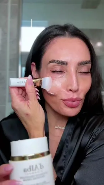 I love learning about new skincare ingredients and the science behind them, not just the hype. Botox is an injection and cannot be brushed onto the skin, but it was fun to try this product and see why everyone is calling it that.  This formula left my skin feeling deeply hydrated, plump, and glassy.  Linked above!  @d'Alba Piedmont US #dalba #dalbaVolufilineGrindingCream #brushOnbotox #volufiline #skincare