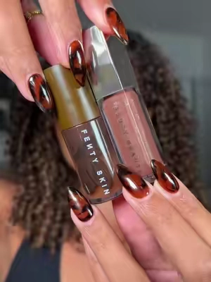 Cacao Fenty Treatz Lip Oil is BACK and now you can get her in the Double Gloss Duo with the  new ‘Rose Amber’ Gloss Bomb ✨🤌🏽🤎  @Fenty Beauty @Fenty Skin #fentybeauty #fentynewarrivals #lipoil #glossbomb #tiktokshopspringglowup 