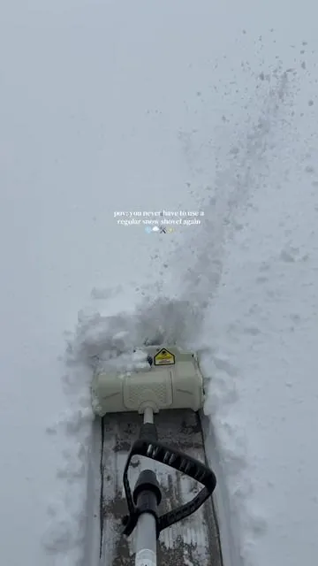 this saved my back ❄️ 8-10 inches of snow and it went through it like nothing. cordless, rechargeable, and way easier than shoveling by hand!

#electricsnowshovel #snowremoval #winterstorm #snowdays #midwestwinter 