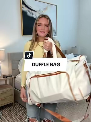 Keeping your clothes on the hanger is a game changer for REAL!! This seriously hold so much 😍👏🏻 #travel #packing #bag #dufflebag #travelbag 