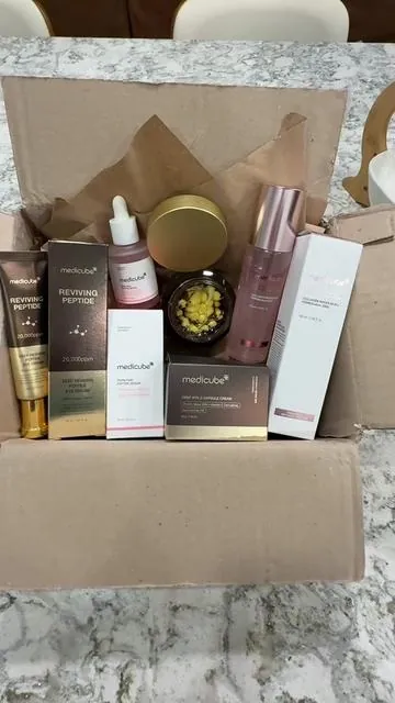 I just collaborated with Medicube to create a bundle that I absolutely love for my aging girls! As an aesthetician, my biggest insecurities are my wrinkles, sun damage and dehydrated skin. I think I knocked it out of the park with this bundle. ##antiagingskincare##tiktokshopstockup##tiktokshopcreatorpicks##estheticiannikki