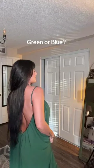 Yes I have this dress in every color 🤭 #backlessdress #viraldress #moomoodress #openbackdresses #summerwear 