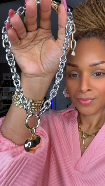 This is definitely my type of necklace 💖💖💖💖💖💖💖💖💖💖💖💖💖 @Ettika  #creatorsearchinsights #accessories #boutiquefinds #tiktokshopcreatorpicks #newyearnewme 