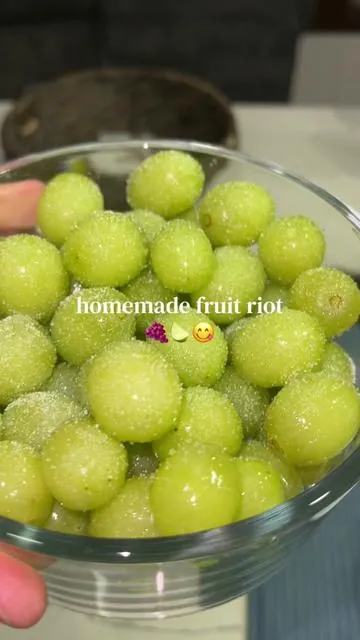 Found this sour powder and decided to give this a try! I’ve loved it on other fruits! Cant wait to see how it turns out😋 #sourfruit #snacks #frozengrapes #fruitriot 