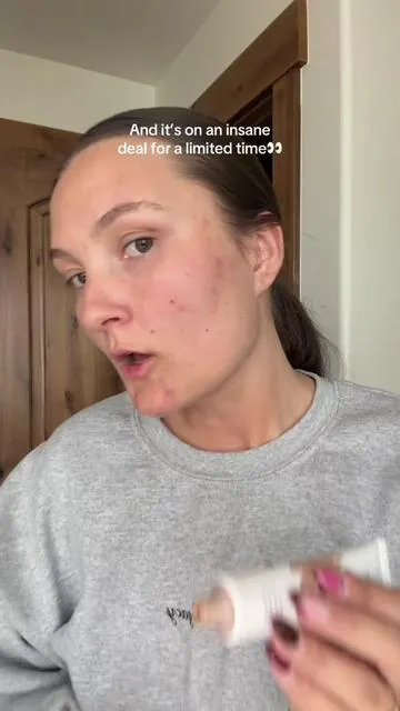 If you like cakey makeup keep scrolling!!! But if you like natural & effortless makeup… this is one you’ll want to grab🥰 @tarte cosmetics #tartebbblur #bbcream #tiktokshoprestock #bufferbrush #skincaremakeup 