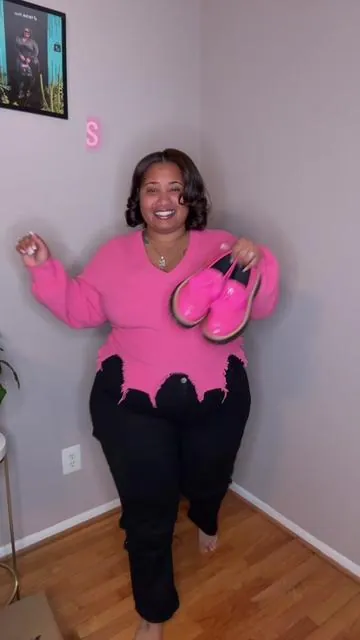 Bubblegum Pink Loafers are on clearance! Run don’t walk! #plussizefashion #tikokshopcreatorpicks #fanfavoritedeals #tiktokshopstockup #pinkaesthetic 