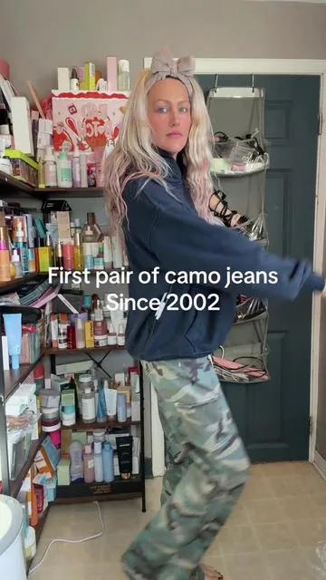As soon as I heard camo jeans were back I ran so fast! #camojeans #fashionjeans #camostyle #jeans #2000sthrowback 
