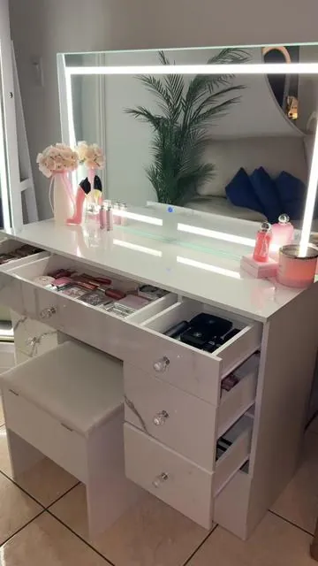 organized my new vanityy 🤌🏻 