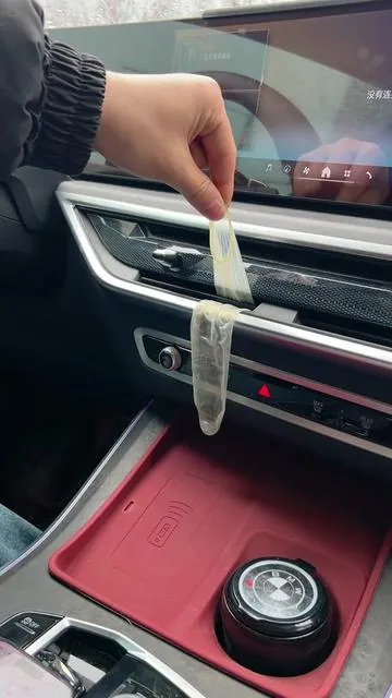 This bracket is amazing! It can be attached to all smooth surface surfaces and is extremely stable.#holder #phonemount #phonestand #tiktokmademebuyit #carholder