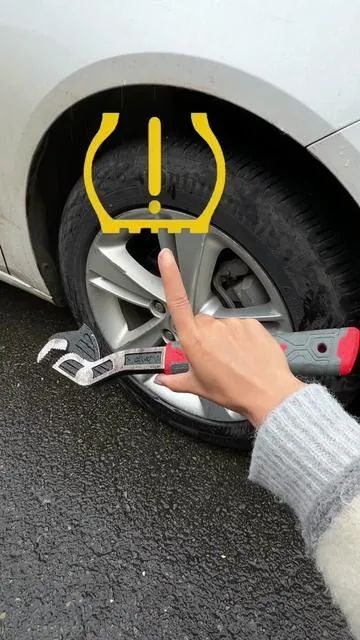 Herramienta infalible para el TPMS.#CarMaintenance #DIYCarRepair #TPMSTool #TikTokShopFinds #AutomotiveHacks  