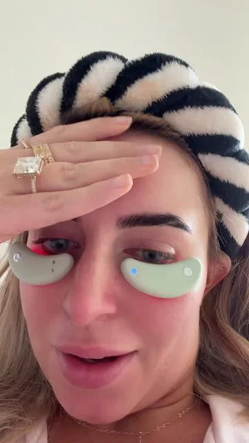 Why is more people not talking about this??!?! @Mario Badescu  #eyepatch #redlighttherapy #skincare #SelfCare #selfcareroutine 